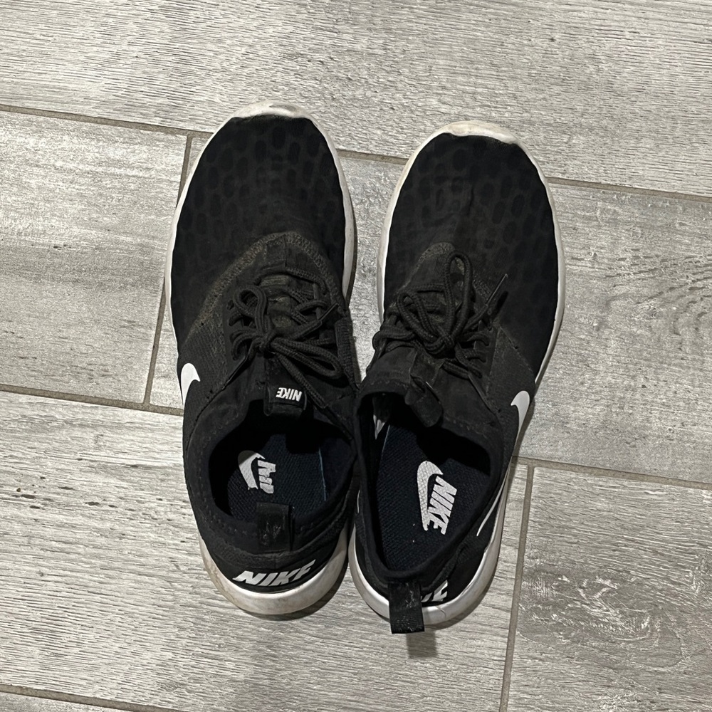 NIKE Women’s Black Shoes